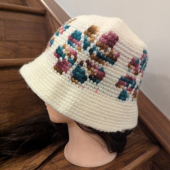 Y2K Multicolor Crochet Wool Ivory Bucket Hat, Granny Star Quilt Design OS - Picture 3 of 10